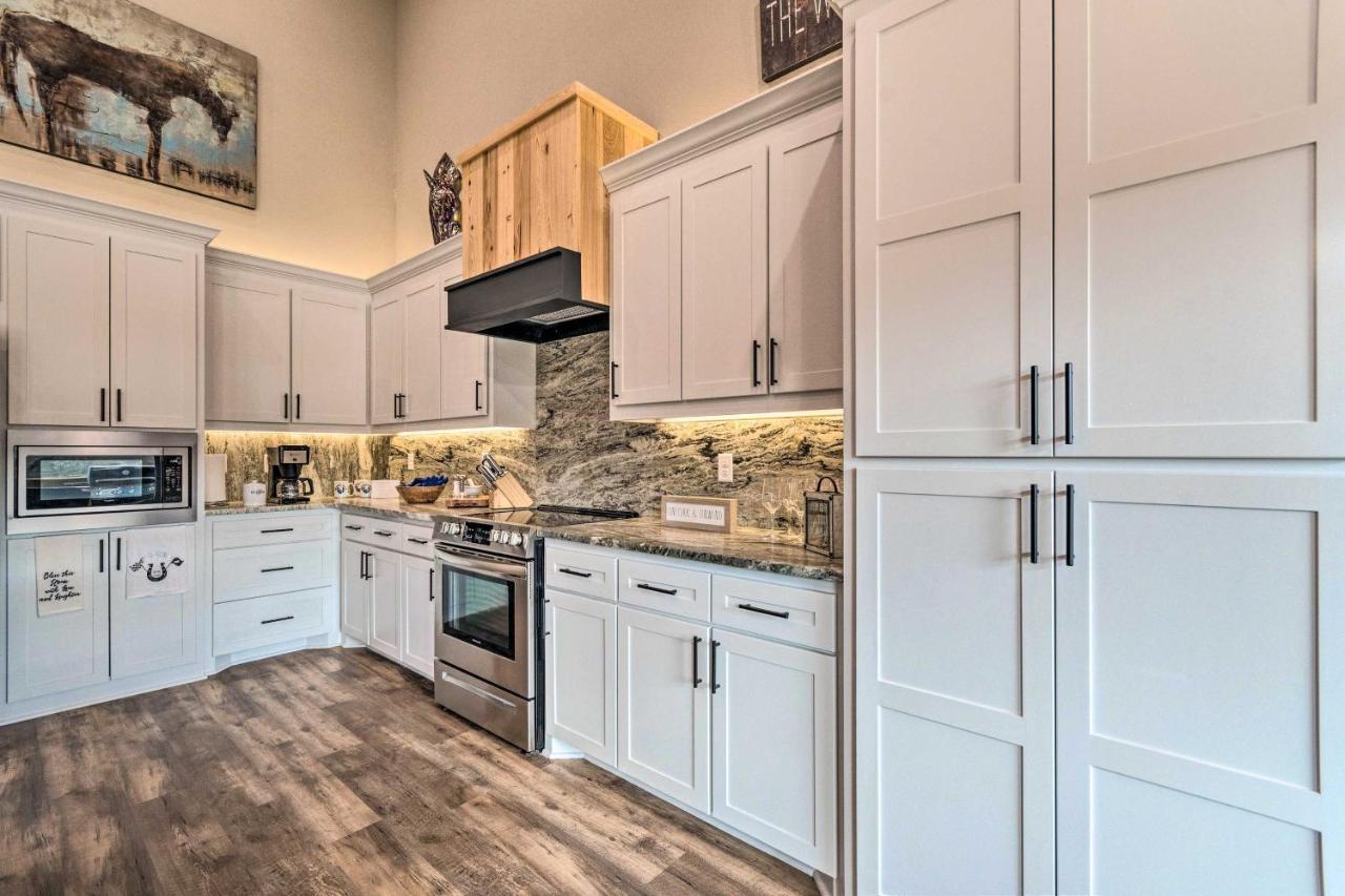 Upscale Riverfront Home With Beach And Fire Pit! Glenwood Екстер'єр фото
