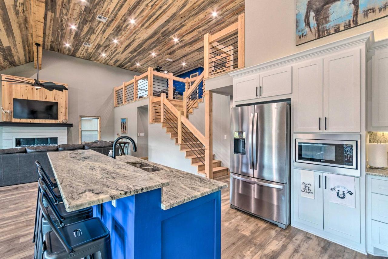 Upscale Riverfront Home With Beach And Fire Pit! Glenwood Екстер'єр фото